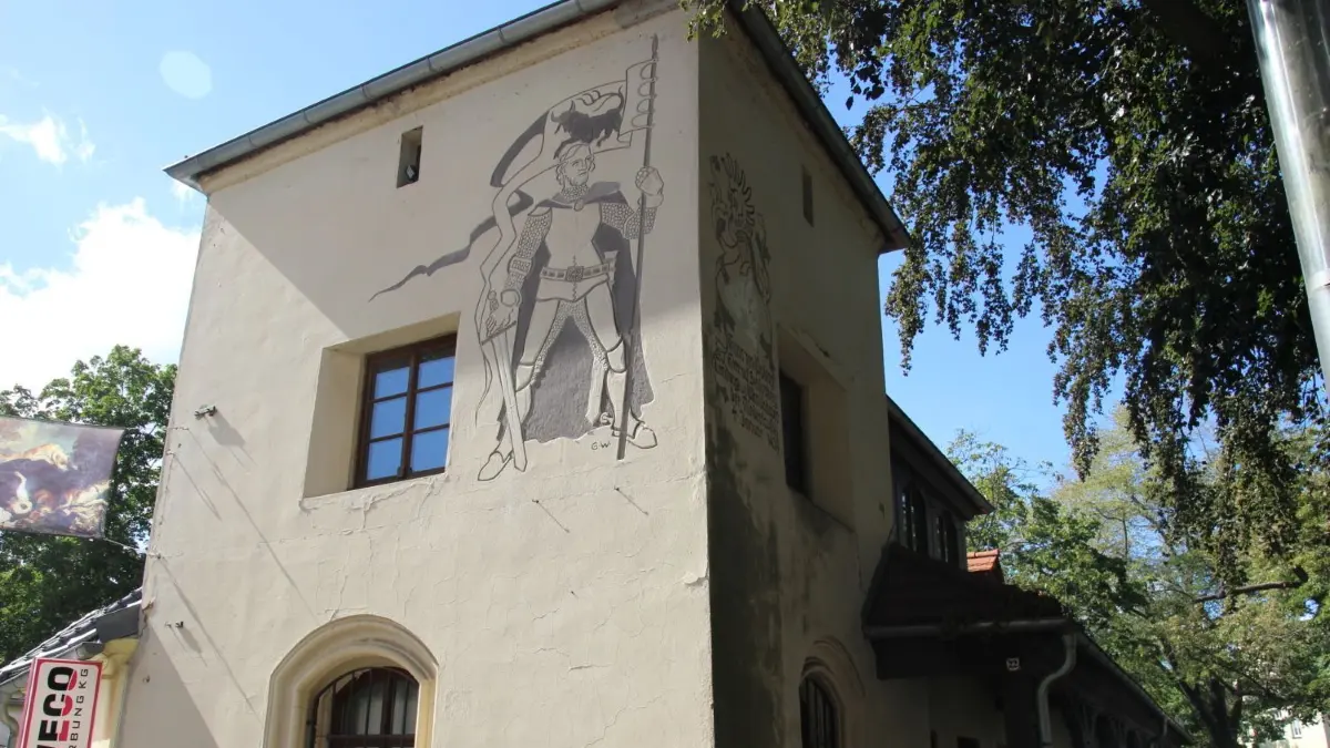 Seit November 2020 befindet sich das Polenzhaus im Eigentum der Stadt Senftenberg. Benannt ist das Gebäude nach dem Landvogt der Niederlausitz, Hans von Polenz.
Stimmt der Kreistag am 24. September zu, steht dem Verkauf des Polenzhauses an die Stadt Senftenberg nichts mehr im Wege.