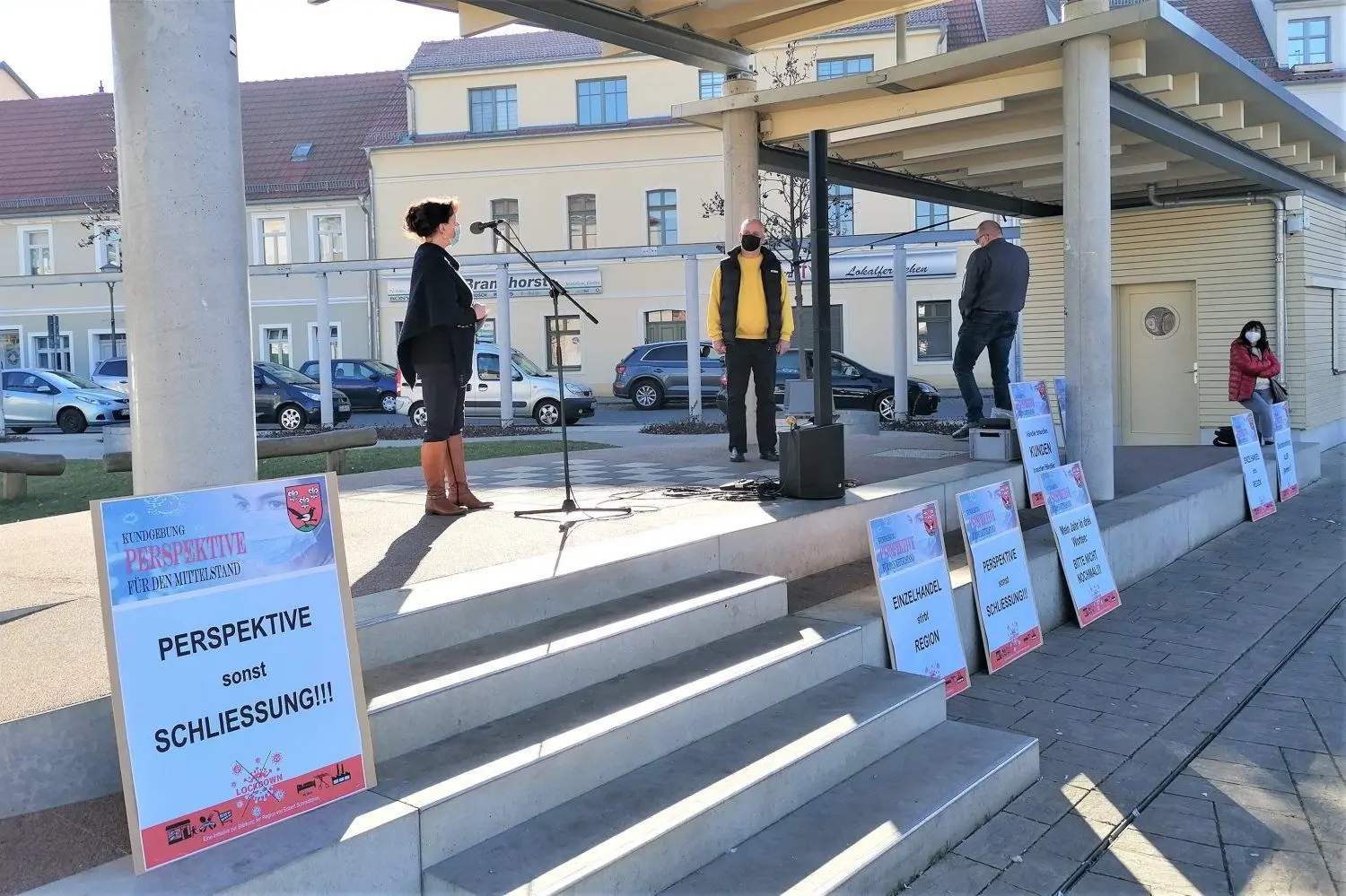 Die Elsterwerdaer Bürgermeisterin Anja Heinrich fürchtet um die Innenstädte. Sie bittet die Geschäftsleute darum, unbedingt durchzuhalten.