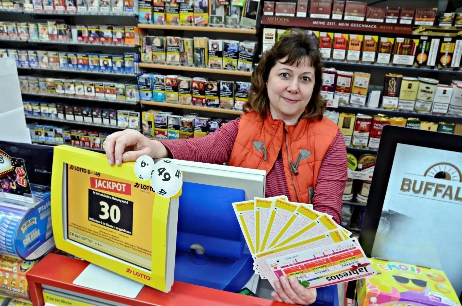 Ob die Kunden des Presse-Lotto-Shops Noack an der Berliner Straße in Finsterwalde im Jahr 2018 einen großen Gewinn gemacht haben, weiß Elke Noack nicht. Schuld ist der strenge Datenschutz. ⇥