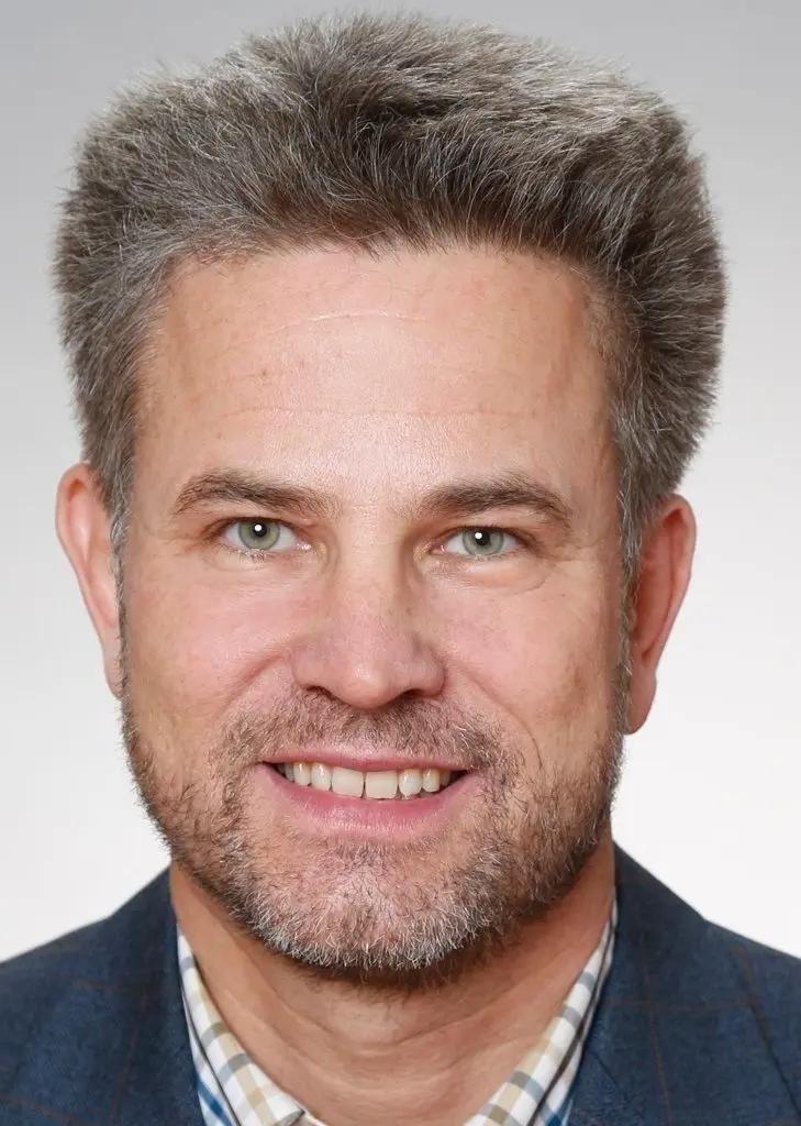 Philip Zeschmann (BVB/Freie Wähler) tritt 2019 zur Landtagswahl in Brandenburg als Direktkandidat im Wahlkreis 31 (Märkisch Oderland/ Oder-Spree) an.