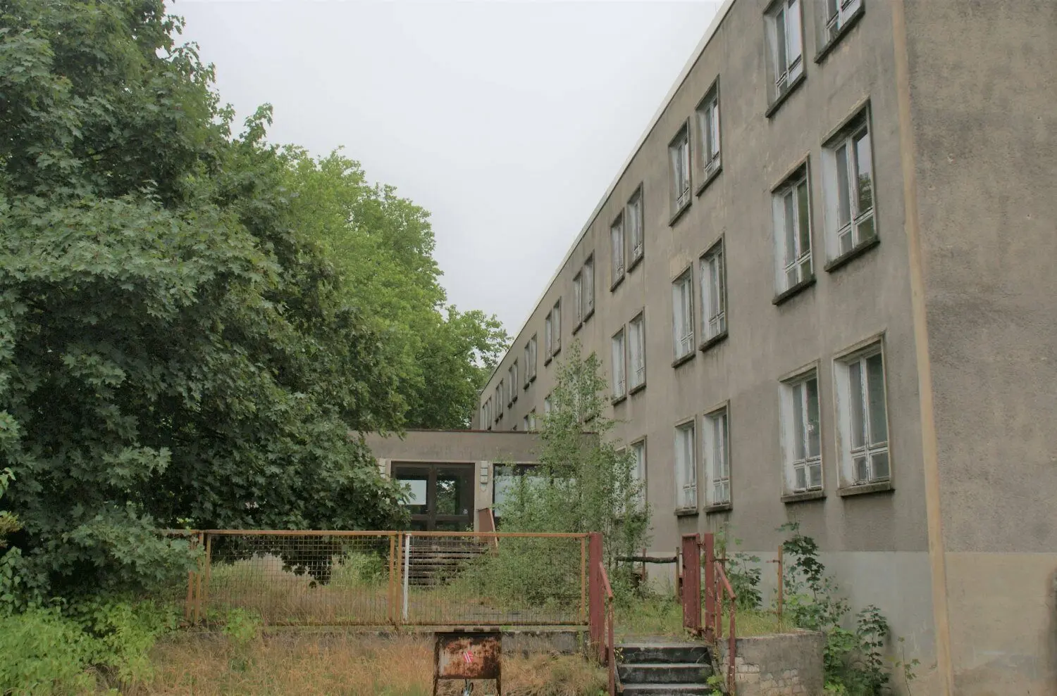 Der aktuelle Zustand des Gebäudes lässt erahnen, dass auf die Initiatoren noch viel Arbeit wartet, ehe das Wohnprojekt für unterschiedliche Generationen realisiert ist.