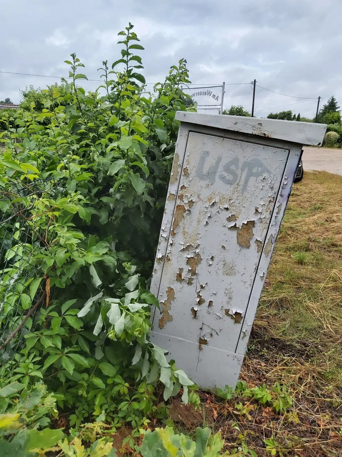 In Guben haben Unbekannte einen Stromkasten demoliert. 45 Gartenpächter und auch umliegende Firmen waren von der Beschädigung betroffen.