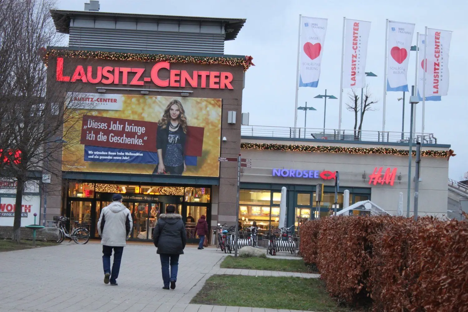 Umtausch-Trubel? Fehlanzeige. Vor dem Hoyerswerdaer Lausitz-Center herrscht in den Tagen zwischen Weihnachten und Silvester nur bedingt Andrang.