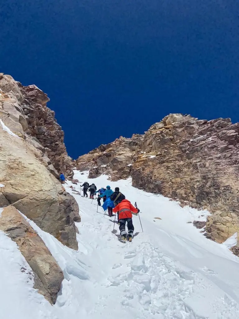 Beim Sturm auf den Gipfel musste sich die Expedition mit den Gegebenheiten arrangieren.