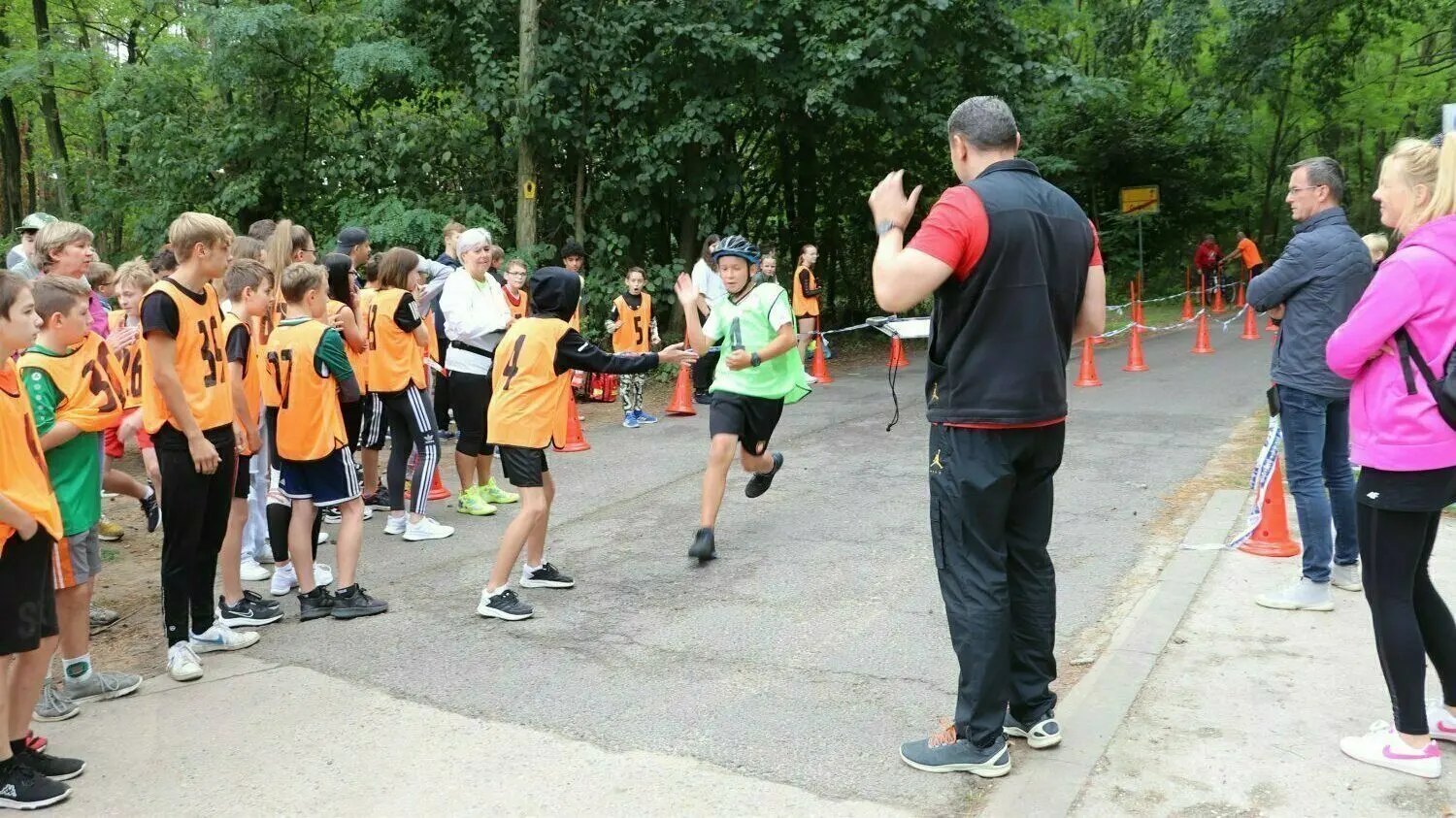 Vollen Einsatz zeigen die Teilnehmer beim traditionellen Mannschaftstriathlon der Gubener Europaschule.