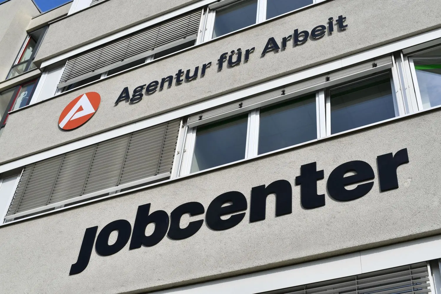 Die Corona-Pandemie zwingt viele Betriebe zur Kurzarbeit. Das kann für  die Betroffenen  zu finanziellen Engpässen führen. Die Jobcenter auch in Cottbus und Spree-Neiße melden einen Anstieg von  Neuanträgen auf Hartz IV.