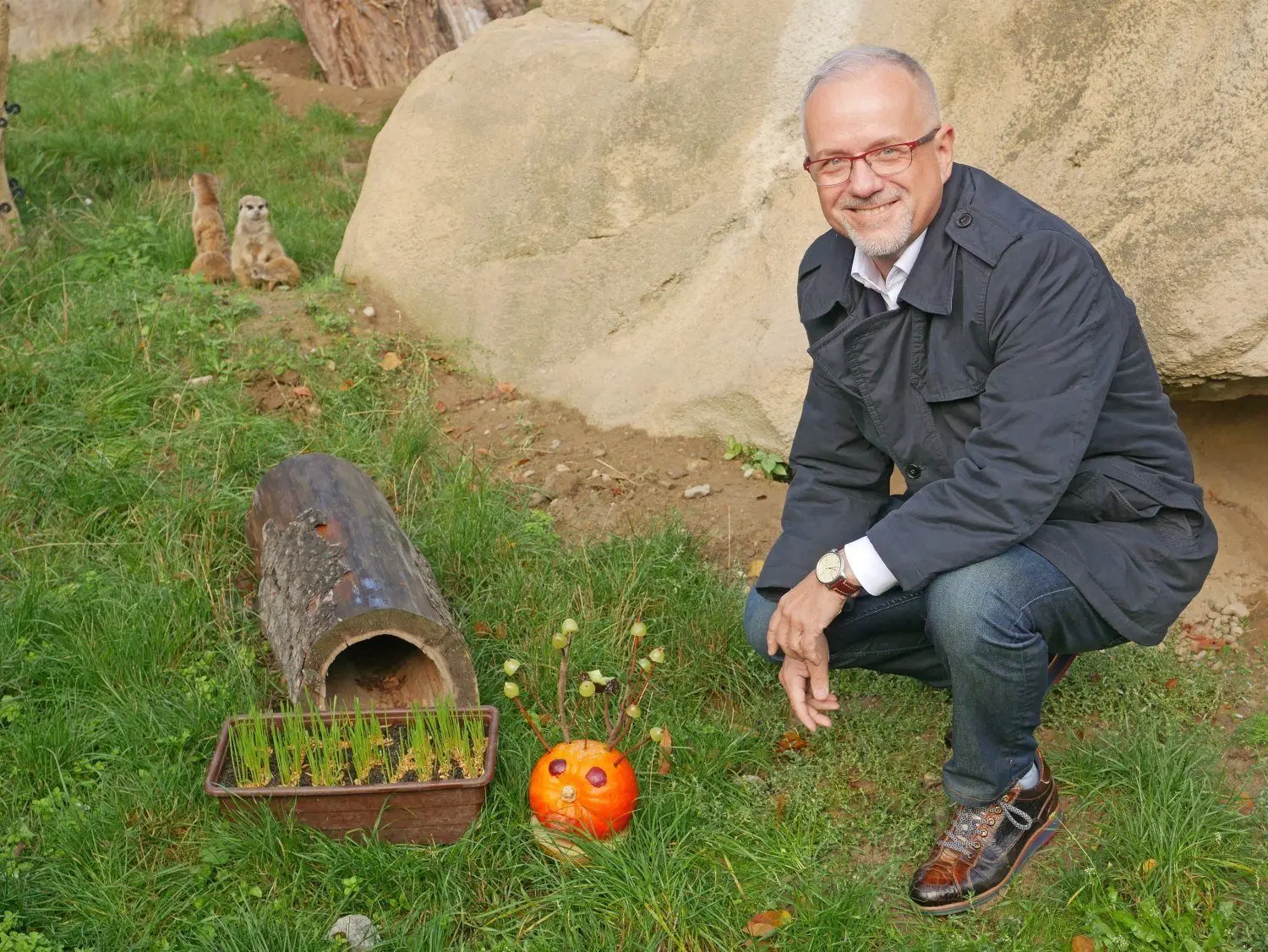2020 – Stefan und Stefan: Der Zoo Hoyerswerda benennt eines der jungen Erdmännchen nach Oberbürgermeister Stefan Skora.