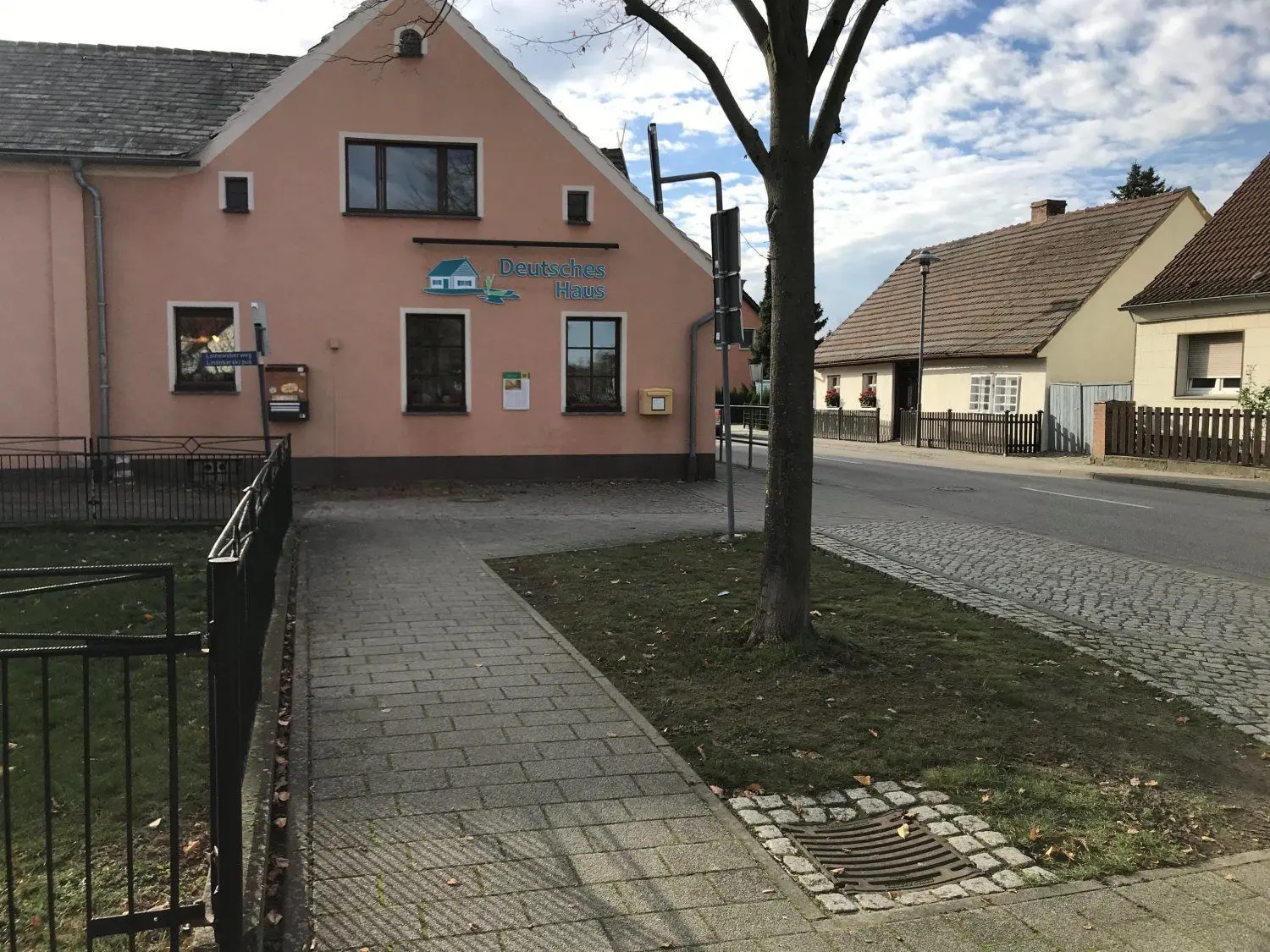 Die Kreditvergabe an das Deutsche Haus in Burg wirft Fragen auf.