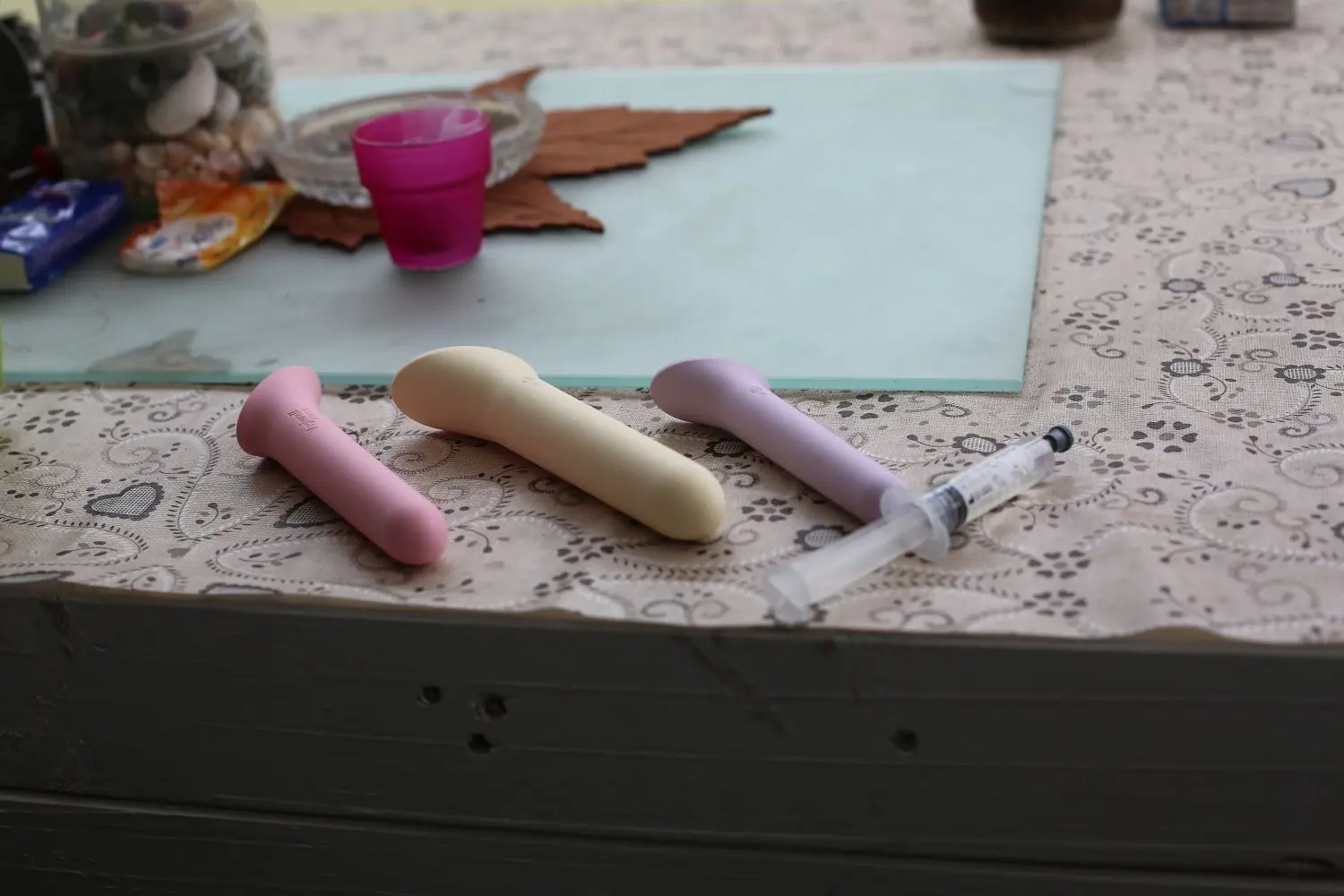 Drei unterschiedliche Größen von Vagiwell Vaginaldilatoren. Das sind die Dehnungsstifte, die Ina zweimal täglich zur Dehnung der Neovagina benutzen muss.