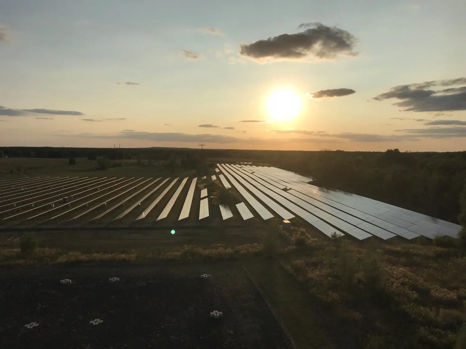Statt Braunkohlenkoks wird heute auf dem alten Kokerei-Gelände Solarstrom produziert. Darüber hinaus dient die Hälfte des Areals als Naturschutz-Refugium.
