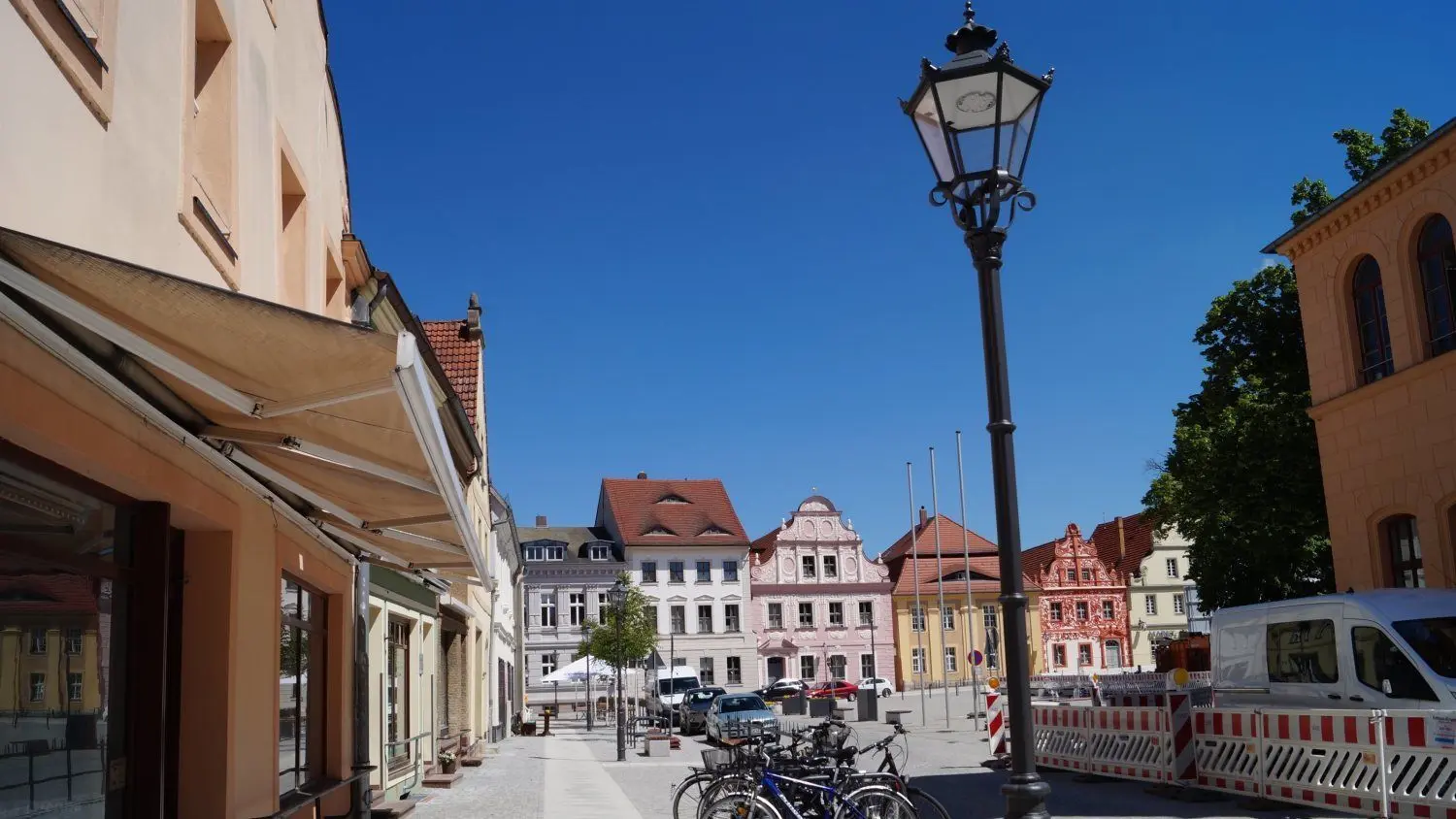 In einem Pilotprojekt auf dem Luckauer Marktplatz soll ein unsichtbares 5G-Netz aufgebaut werden.