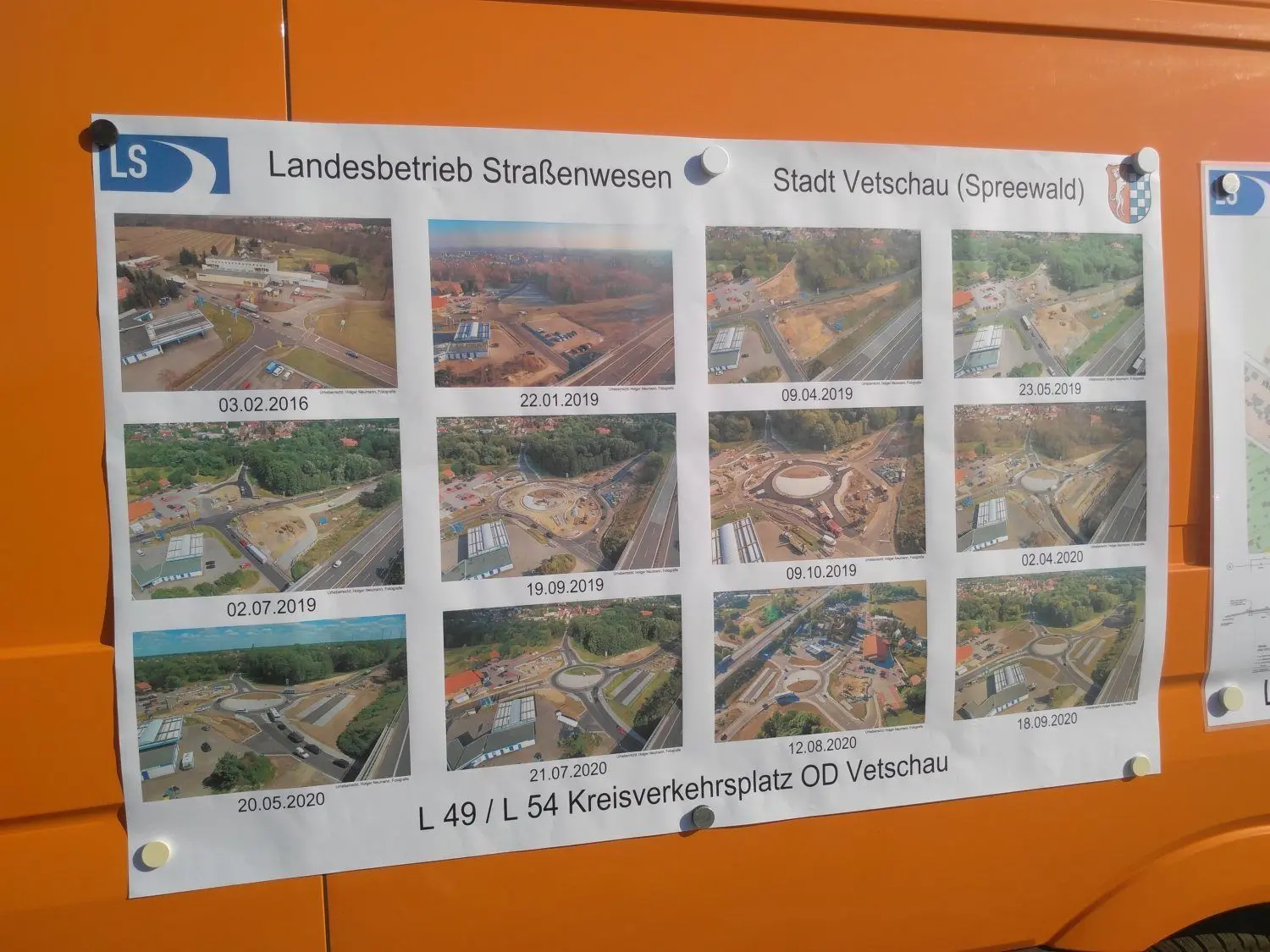 Zur Eröffnung wurden die wichtigsten Etappen des Kreiselbaus in chronologischer Form als Luftbildaufnahmen präsentiert. Holger Neumann hatte das Projekt mit seiner Drohne begleitet.