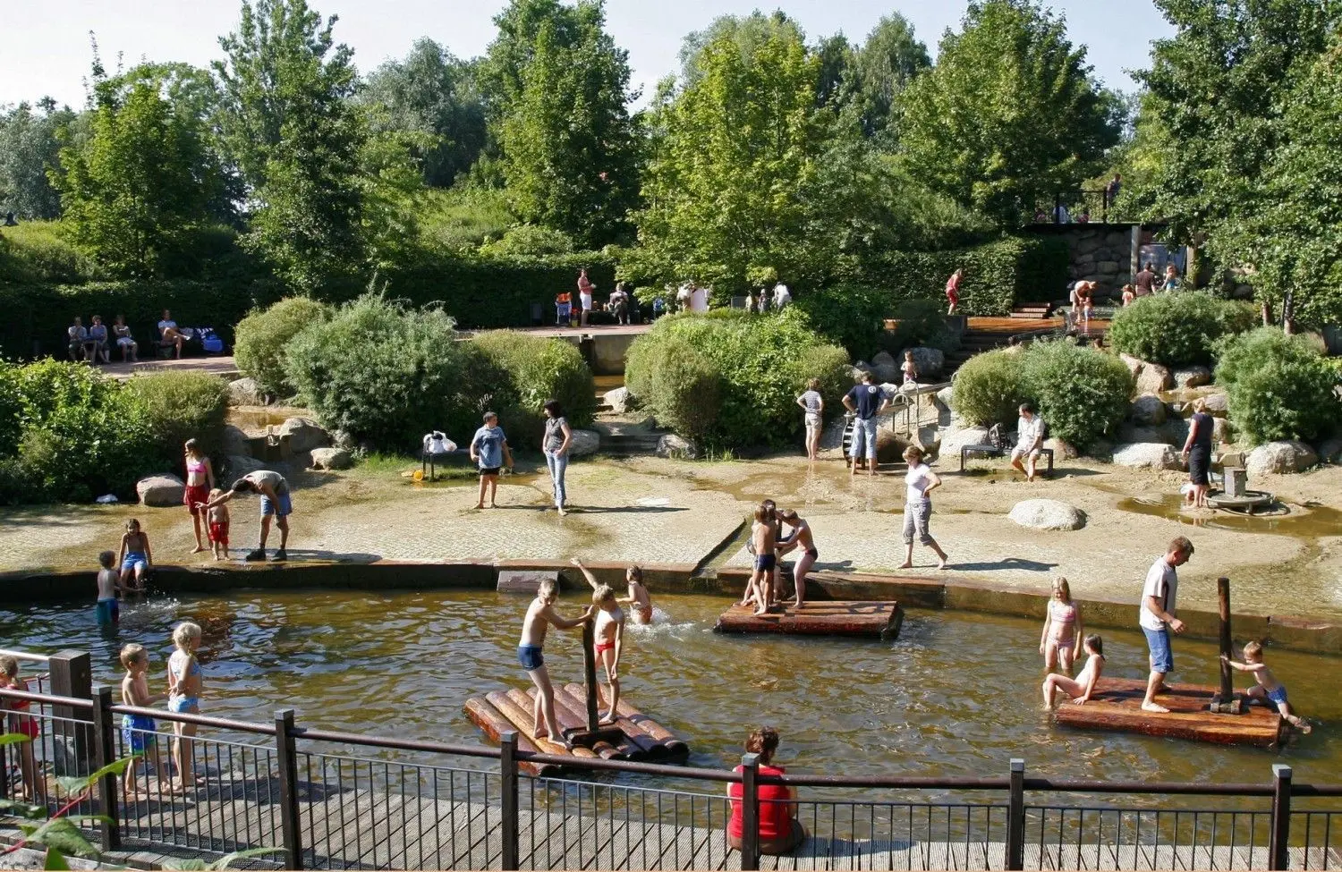 Seit mehr als 20 Jahren ist der Wasserspielplatz in Lübben beliebtes Ziel für Familien mit Kindern.