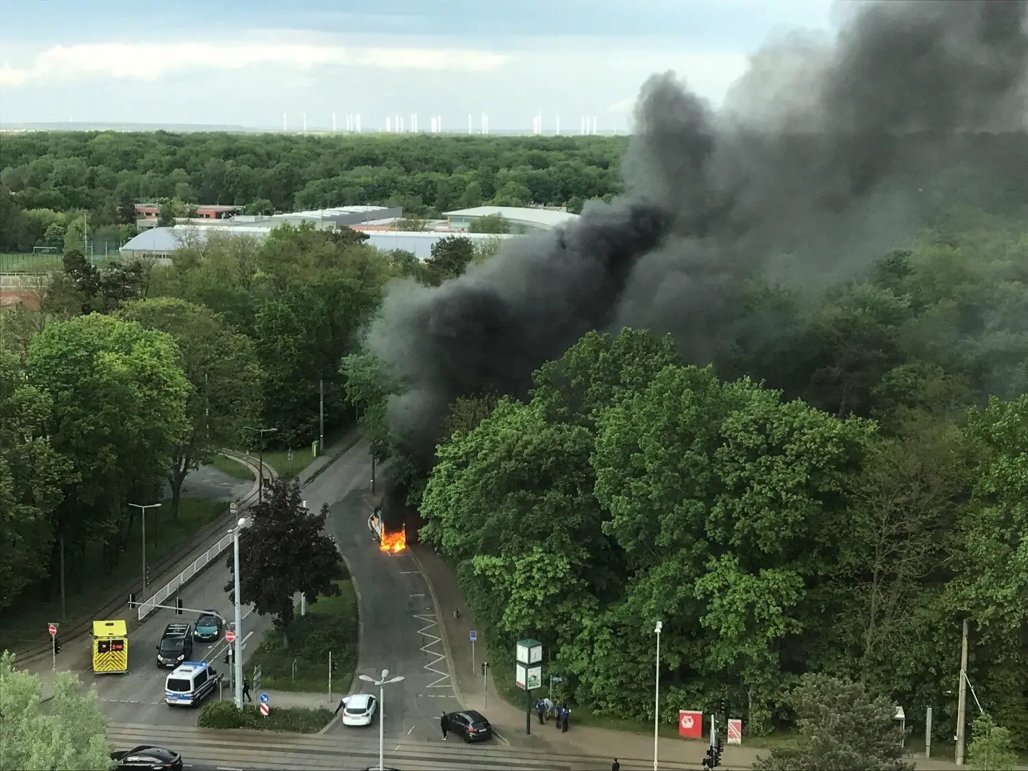 Ein Kleintransporter stand in Cottbus Madlow in Flammen.