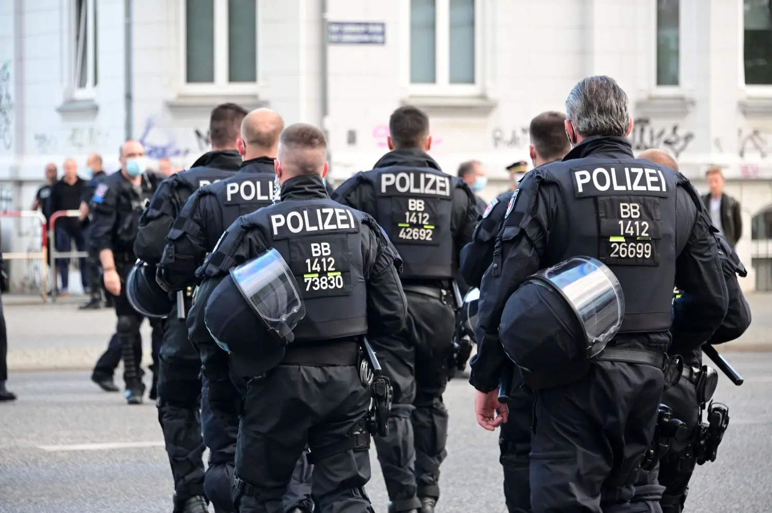 Im Mai griffen Demonstranten in Cottbus Polizeibeamte an, als eine Demonstration aufgelöst wurde.