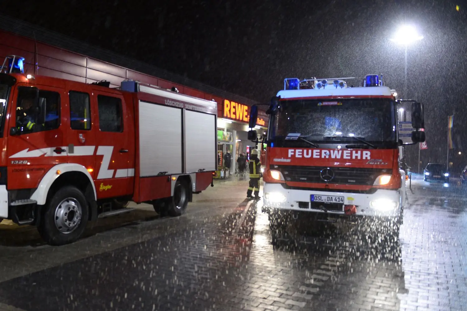 Senftenberg.Feuerwehreinsatz im Senftenberger Rewe-Markt.