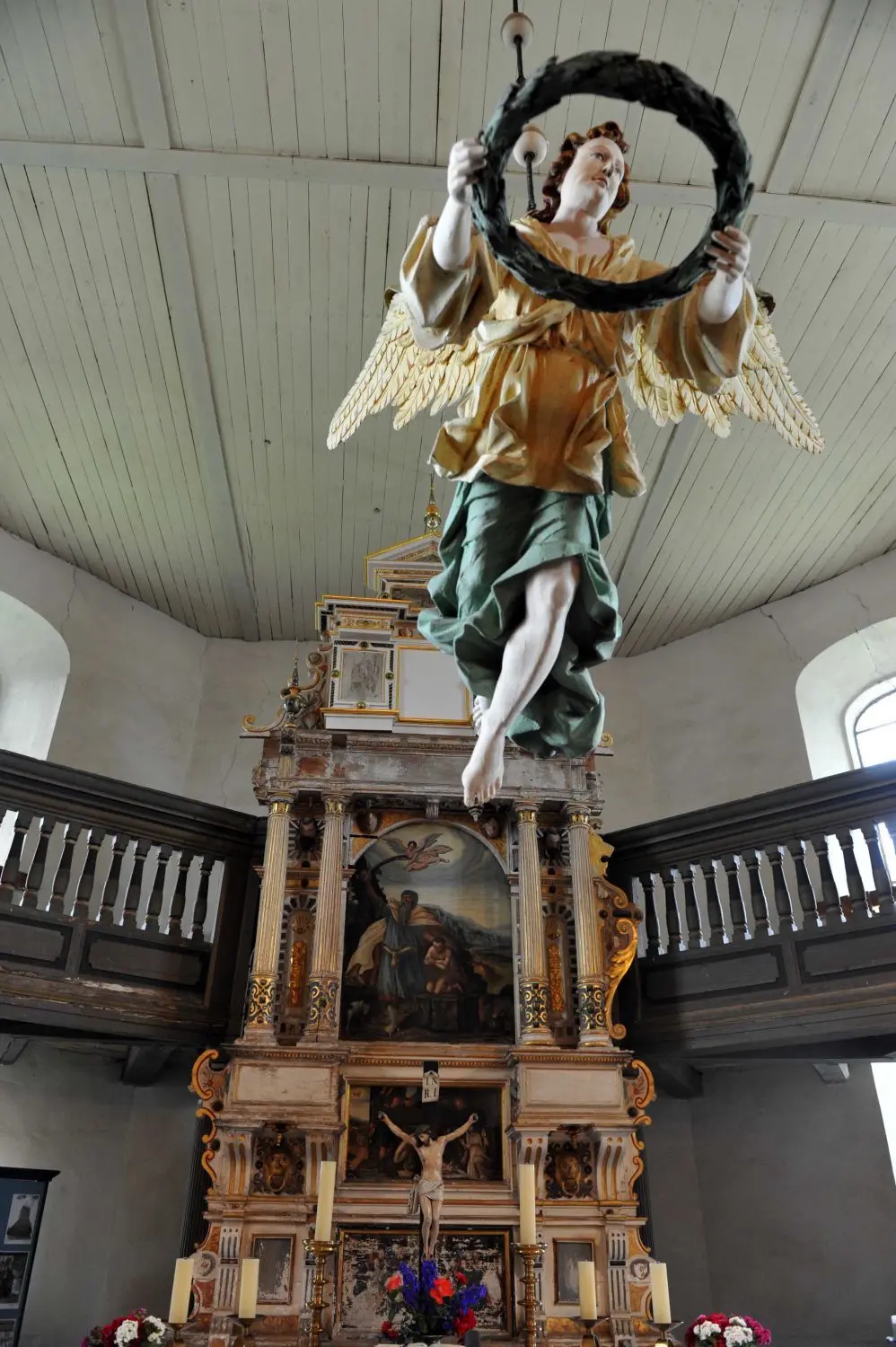 Der schwebende Engel der Kirche in Kahren.