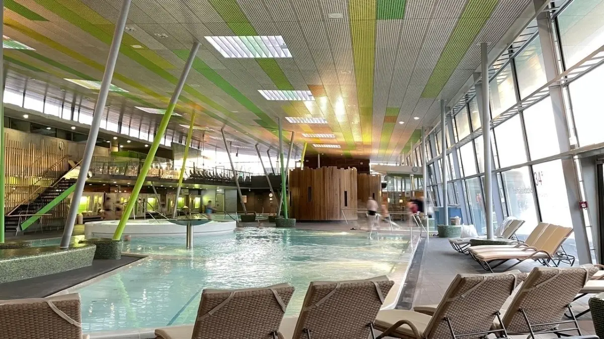 Morgens um acht Uhr können die Hotelgäste die Spreewald Therme in Burg noch allein nutzen. Eine Stunde später öffnet das Bad auch für Tagesgäste.
Spreewald Therme. Foto: Sandra Ketterer