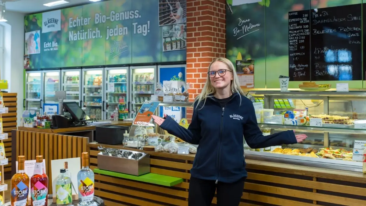 Zur Gläsernen Molkerei Münchehofe gehört auch ein Hofladen mit zahlreichen Bioprodukten.
Zur Gläsernen Molkerei Münchehofe gehört auch ein Hofladen mit zahlreichen Bioprodukten.