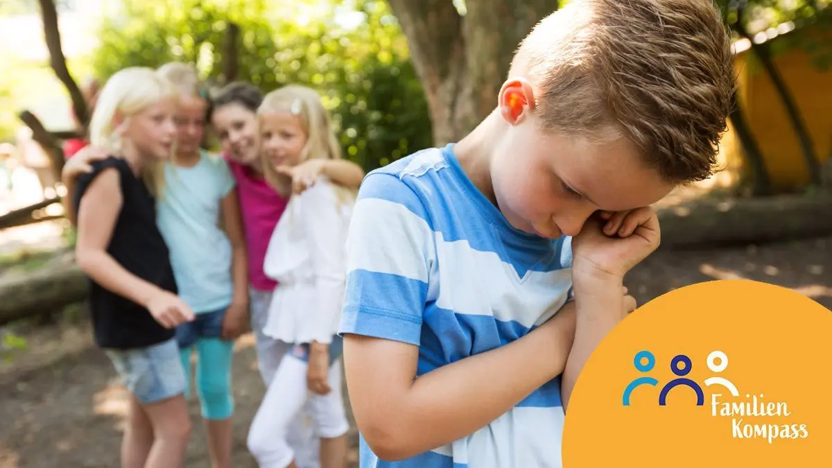 Mobbing auf dem Schulhof ist keine Seltenheit. Eltern müssen ihre Kinder stärken, damit diese nicht zum Opfer - oder selbst zum Mobber - werden.