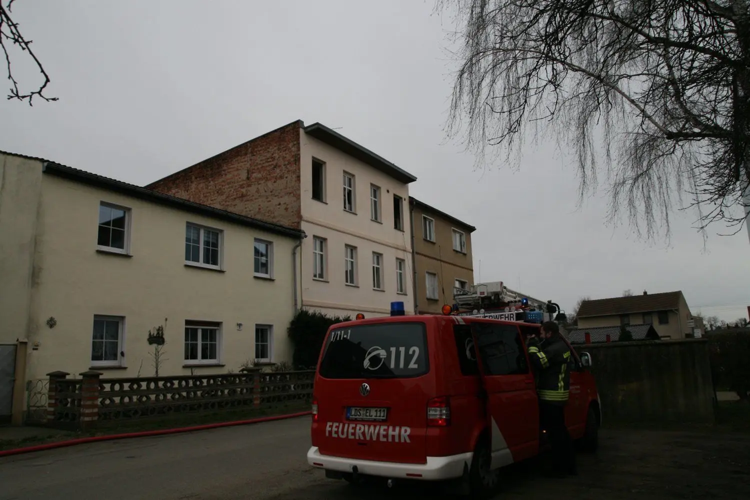 Im zweiten Geschoss dieses Hauses im Lübbener Schoberweg brannte es Montagnachmittag.