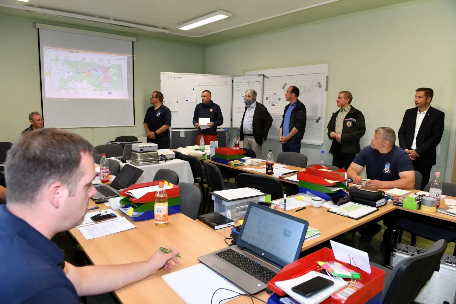 Das Einsatzzentrum beim mehrtägigen Lobenbrand ab Ende Mai 2020 war das Gerätehaus der Feuerwehr Hohenleipisch.