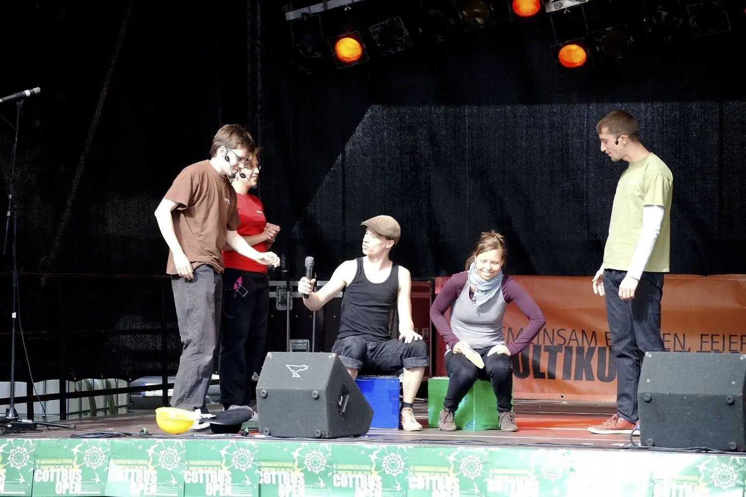Die Gruppe „Rabota Karoshi“ bringt seit Jahren Improvisationstheater auf die Bühne, jetzt mischen die Akteure auch beim Game Theater im Faulen August mit. ⇥