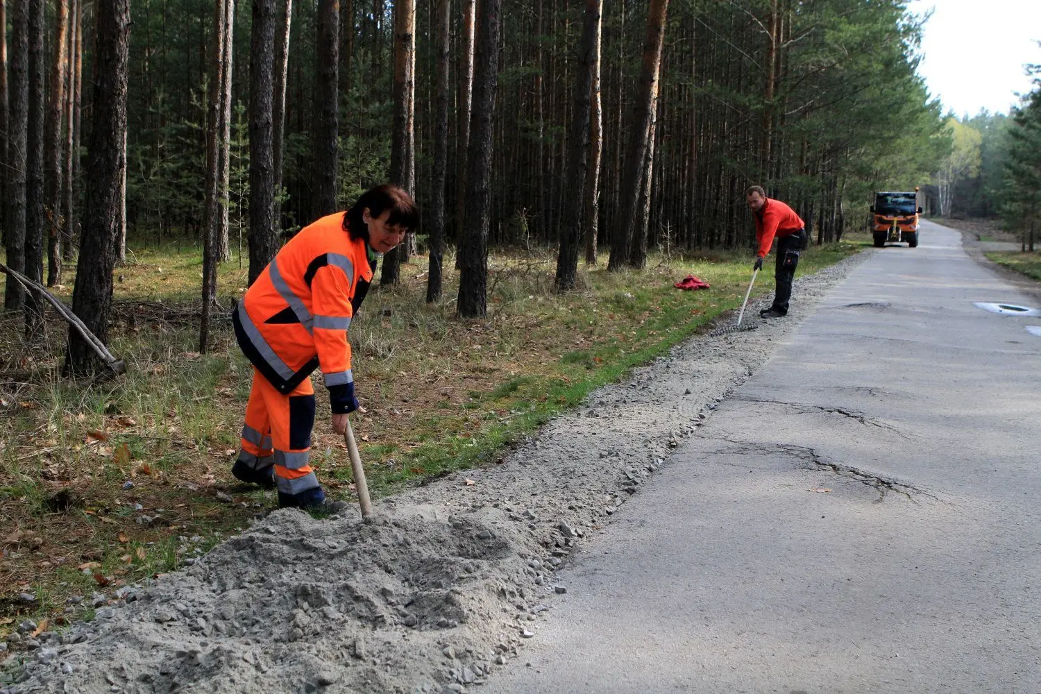 Im vergangenen Jahr ist immerhin das Bankett am Radweg zwischen Ruhland und Bärhaus repariert worden. Doch wird es irgendwann auch eine Radlerverbindung von Ruhland nach Arnsdorf geben?