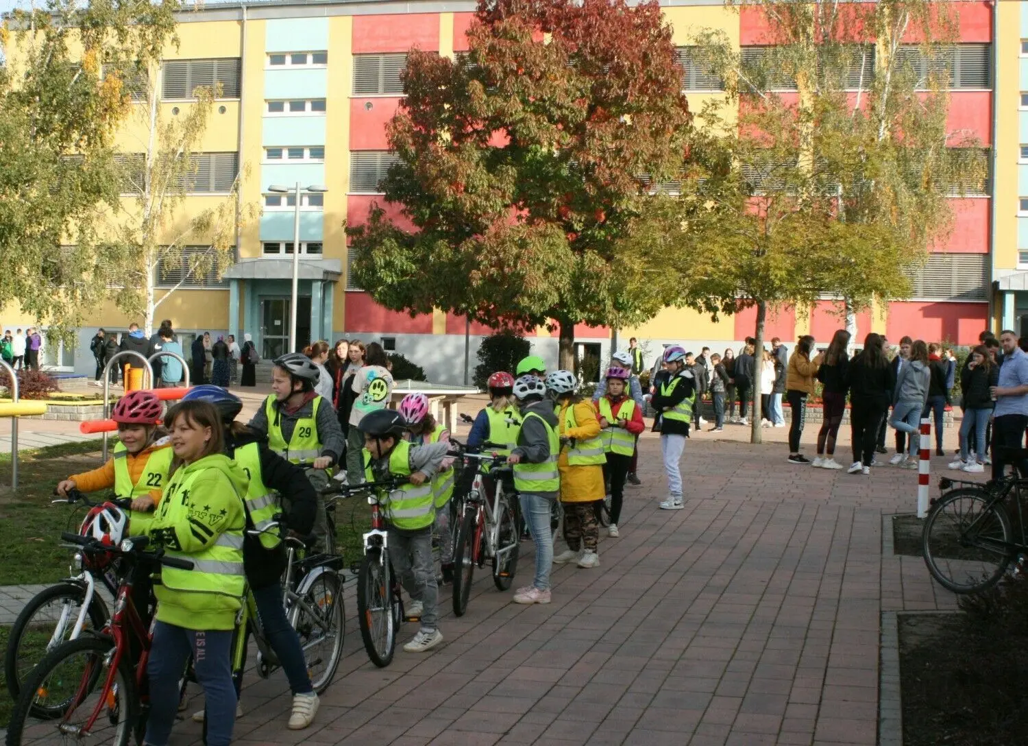 An der Herzberger Johannes-Clajus-Schule Grund- und Oberschule herrscht nach Corona wieder Normalität. In der vergangenen Woche fand hier die Fahrradausbildung statt. Ein bisschen Bammel vor dem kommenden Herbst und Winter herrscht aber doch. Mit erneuten Schulschließungen wegen Corona rechnet aber niemand mehr.