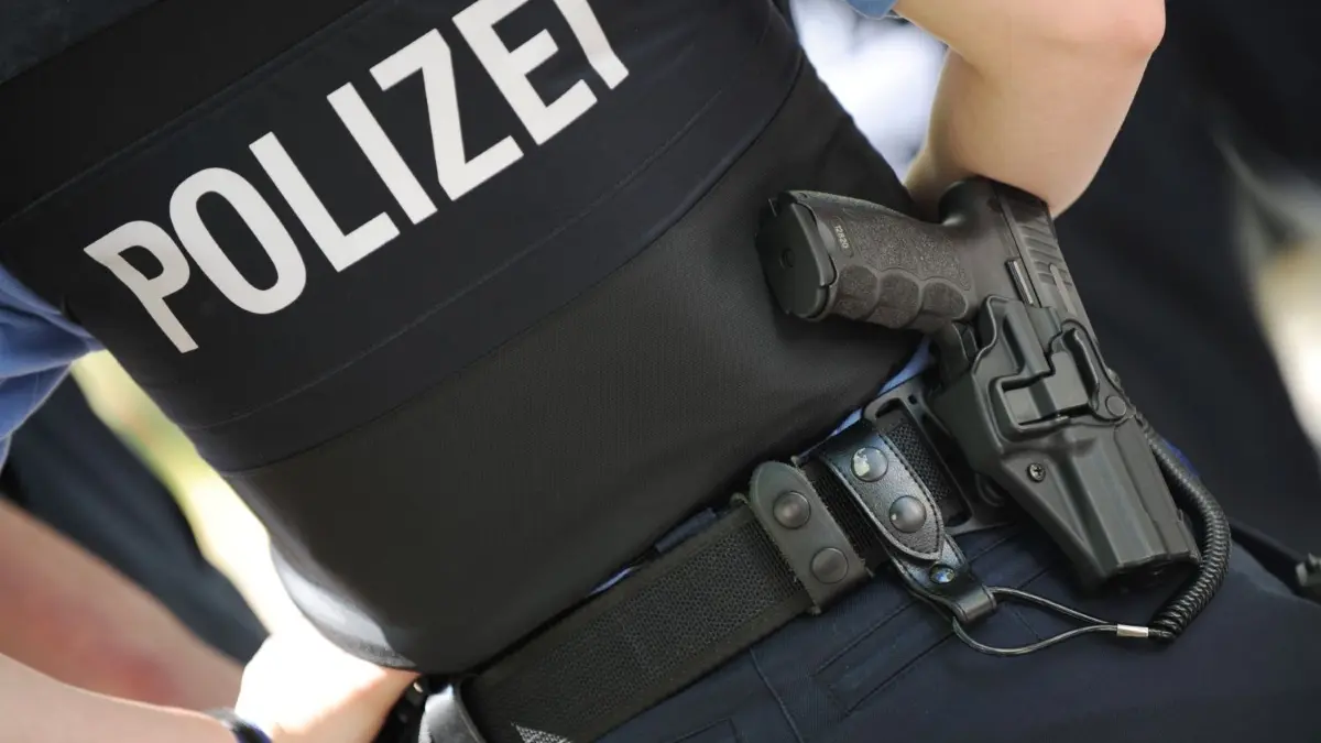 Die Polizei besuchte den 30-Jährigen in seiner Wohnung. Dort fanden sie auch das Paintballgewehr und eine Gasdruckpistole. (Symbolbild)