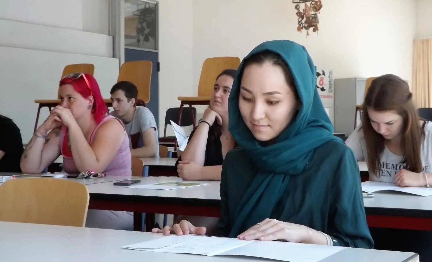 Zwei Jahre lang saß Shala von montags bis donnerstags in der Kreisvolkshochule auf der Schulbank und paukte den Stoff der 9. und 10. Klasse. ⇥