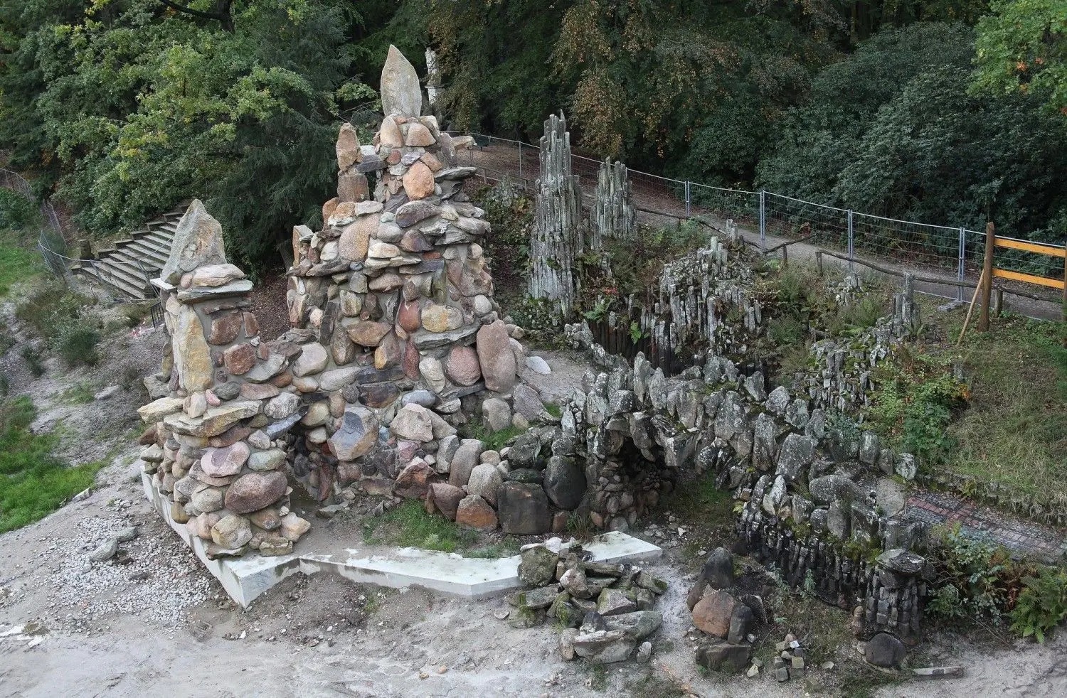 Die Grotte im Kromlauer Park.