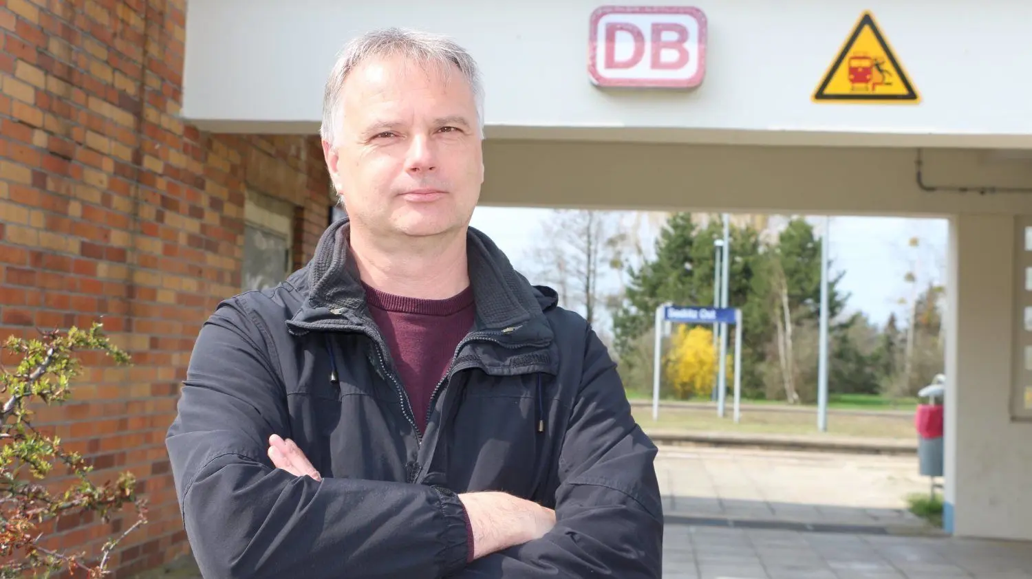 Anwohner Enrico Peschk (49) fordert Mini-Busse als Alternative.