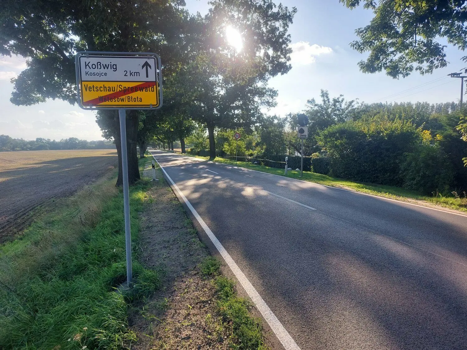 Koßwig ist der direkte Nachbarort von Vetschau, rund zwei Kilometer entfernt.