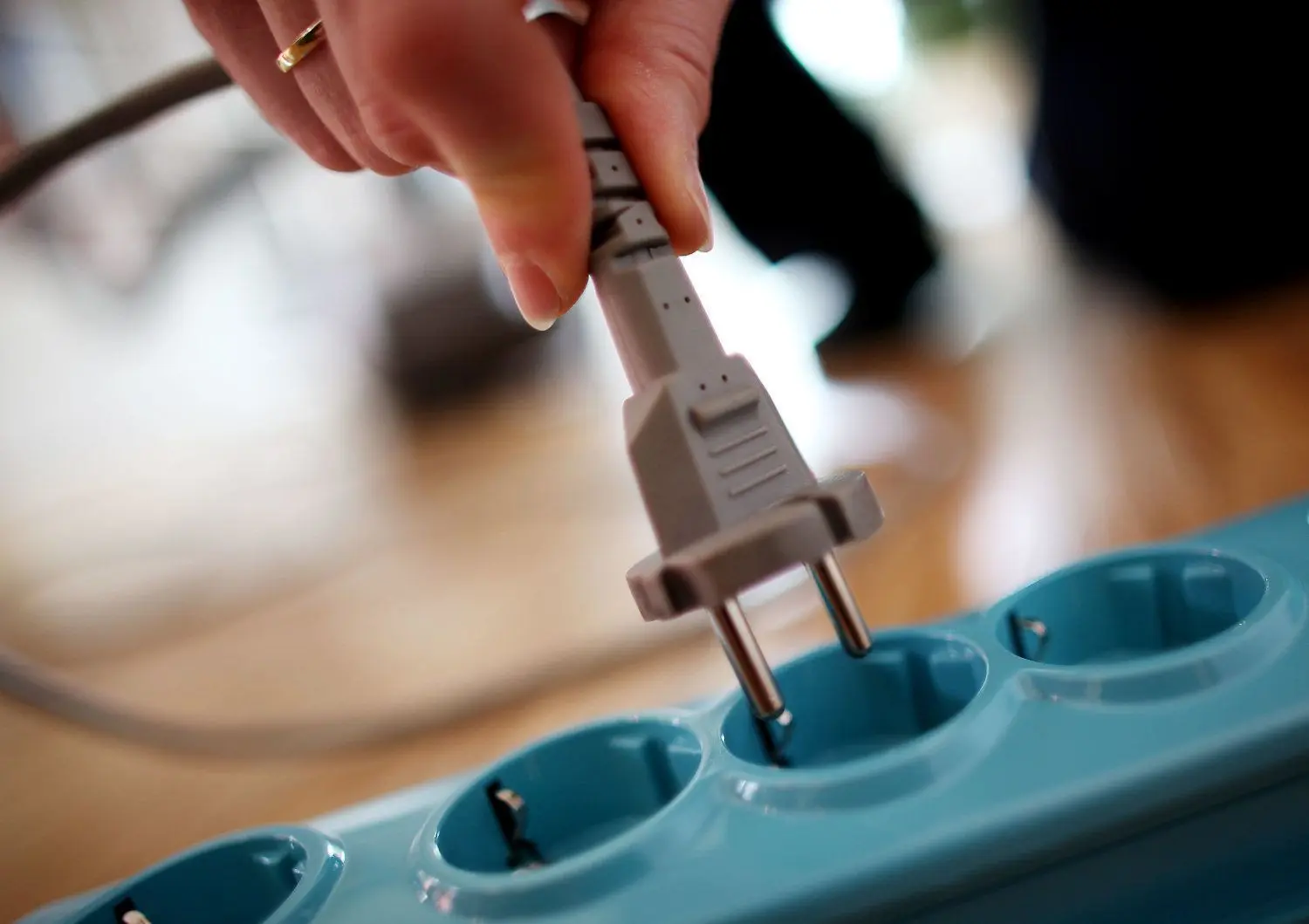 Bei der Stromsteuer sollte die Politik den Stecker ziehen, fordert enviaM-Vorstandschef Dr. Stephan Lowis.