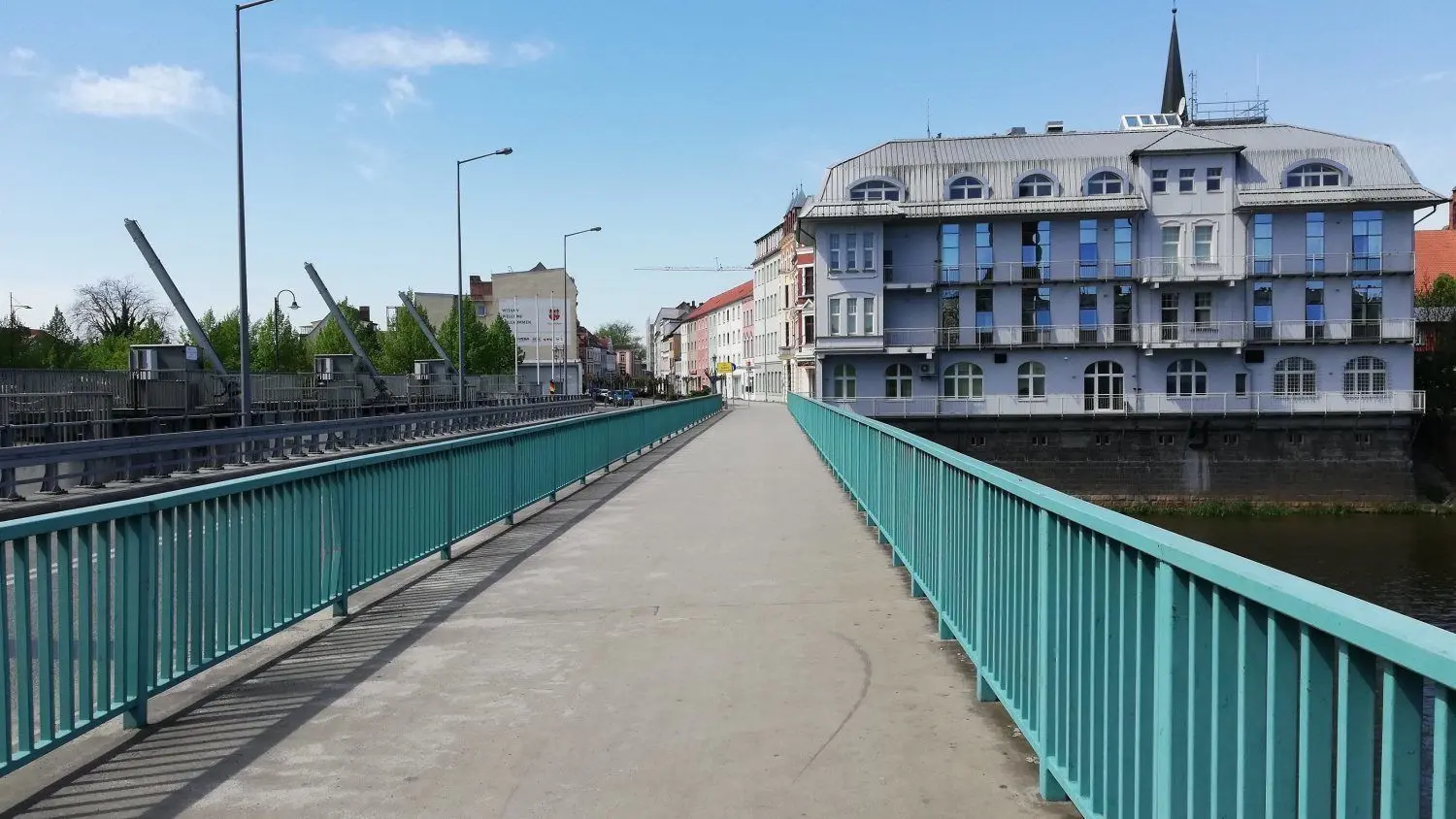Auch in Richtung  Guben sieht es nicht besser aus auf der Grenzbrücke.