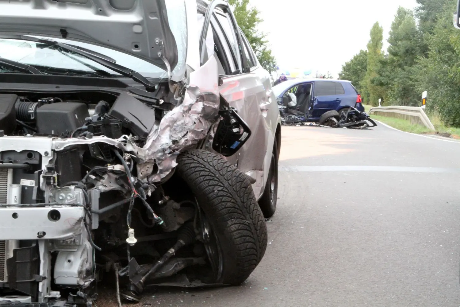 Ein schwerer Verkehrsunfall hat sich am Donnerstagnachmittag zwischen Tettau und Lauchhammer ereignet.