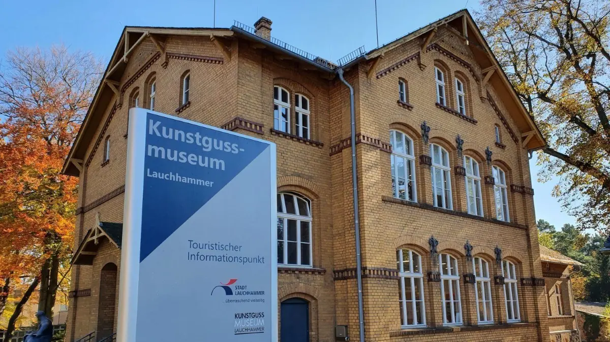 Das Kunstgussmuseum in Lauchhammer platzt aus allen Nähten. Nun soll es erweitert werden und als „Erlebniszentrum Erz“ einen Anbau erhalten.
Das Kunstgussmuseum in Lauchhammer platzt aus allen Nähten. Nun soll es erweitert werden und als "Erlebniszentrum Erz" einen Anbau erhalten.