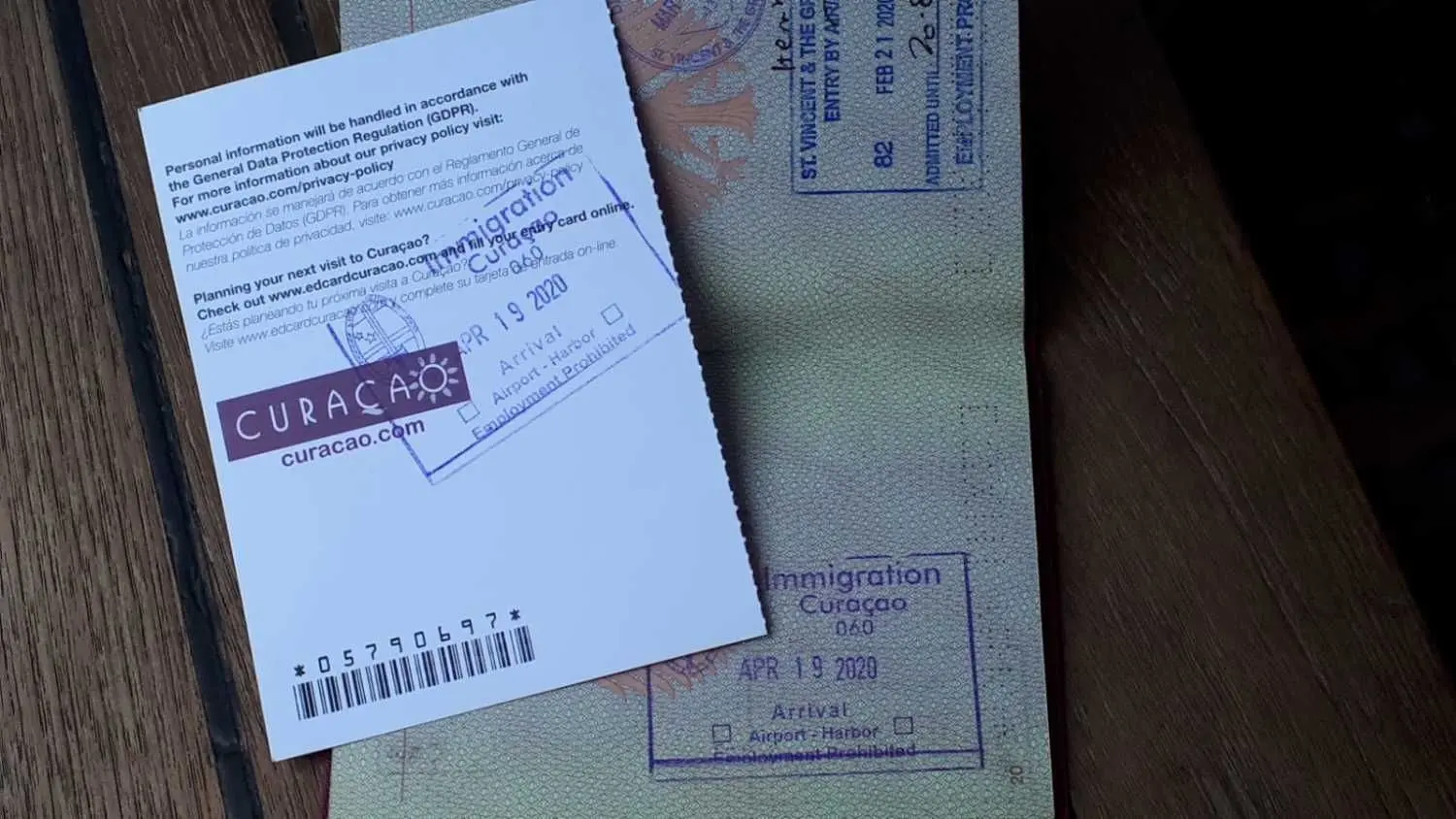 Es war eine ziemlich komplizierte Sache, diese Stempel zu bekommen, schreibt Ingrid Jaschke zu diesem Foto von Curacao.