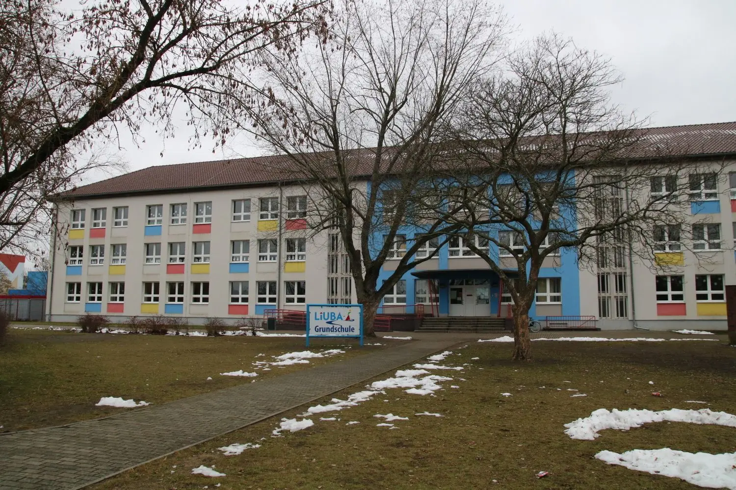 Das Gebäude der Liuba-Grundschule soll in diesem Jahr erweitert werden.