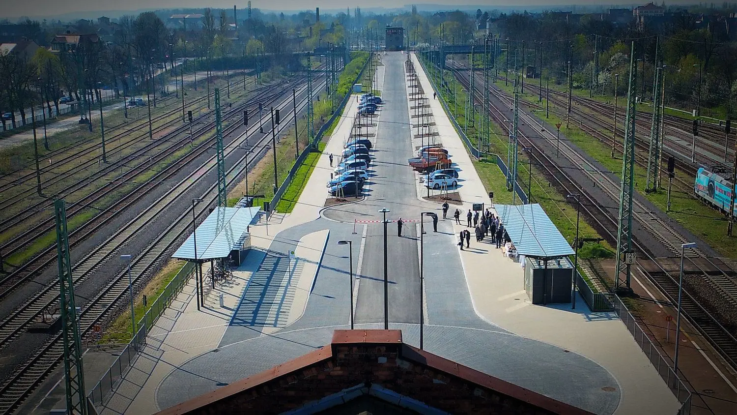 Blick auf den neuen Gubener Bahnhofsvorplatz bei seiner Einweihung im April 2019. Politiker und Experten hoffen, dass von hier ab Dezember 2022 Reisende auch wieder nach Zielona Góra fahren können.