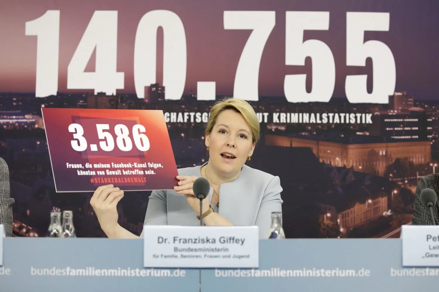 Bundesfamilienministerin Franziska Giffey (SPD) setzt will Partnerschaftsgewalt mit einer Kampagne „Stärker als Gewalt“ eindämmen.