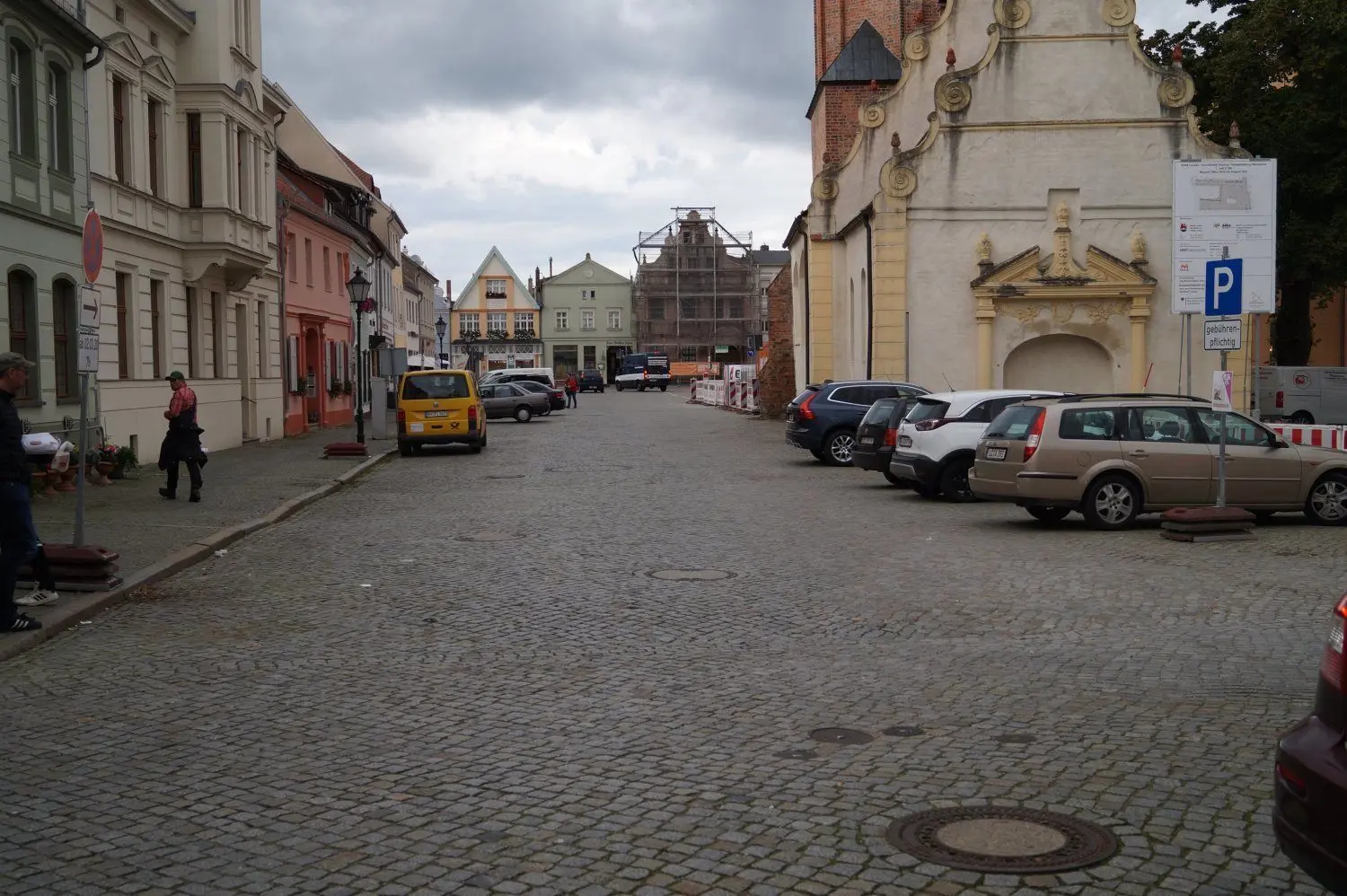 Im zweiten Bauabschnitt wird der südliche Bereich des Luckauer Marktplatzes saniert. Die Arbeiten sollen ohne Winterpause bis Frosteinbruch durchgeführt werden.