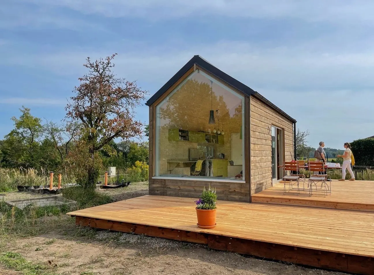 Optisch nicht weit entfernt ist das eigentliche Tiny House der Spreeakademie, das in einer Kleingartenanlage in Raddusch steht.