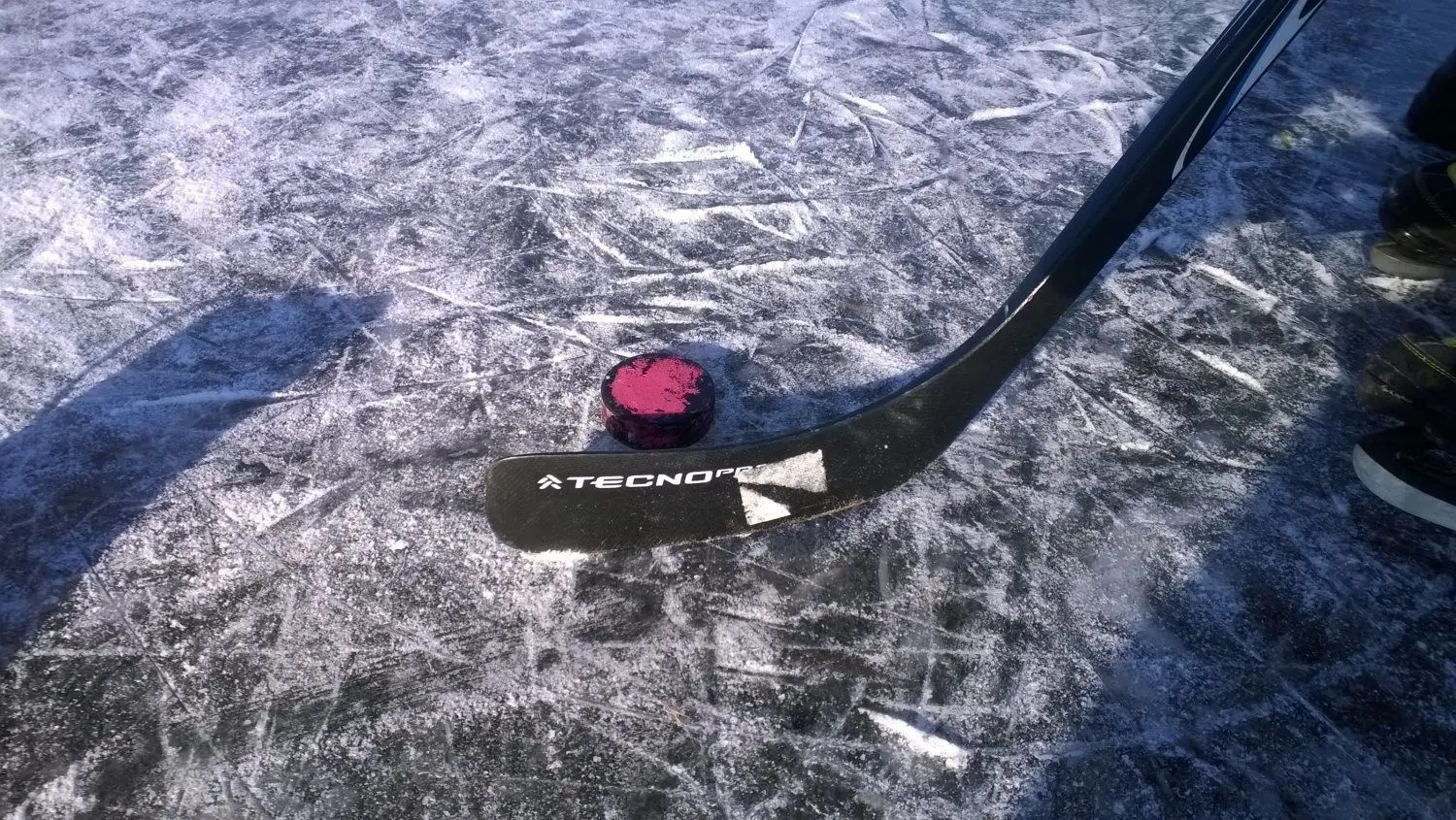 Mit dem Puck aufs Eis ist im Spreewald ebenfalls sehr beliebt. Jeder Fan dieses Wintervergnügens dürfte seinen oder einen persönlichen Lieblingsplatz haben.