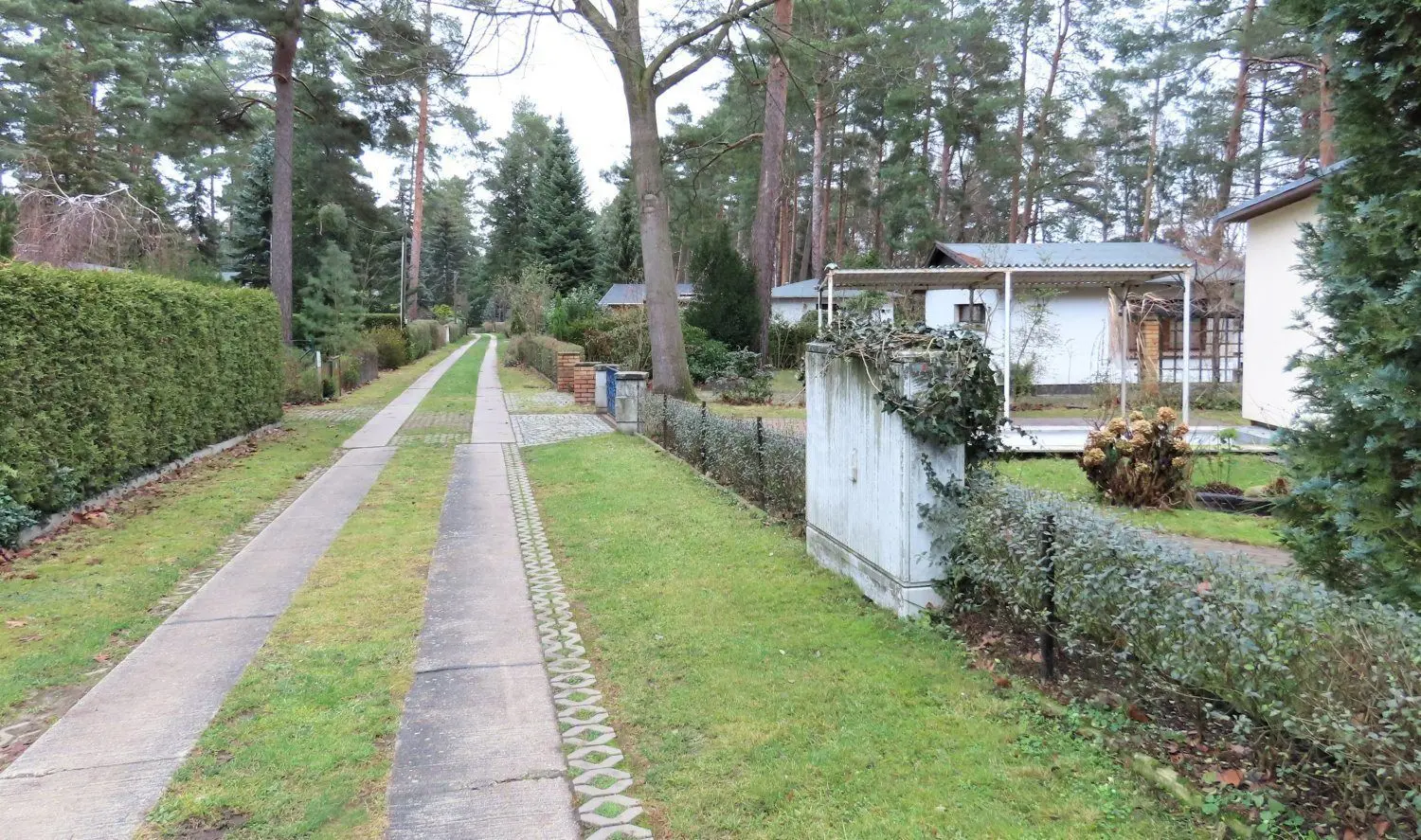 Blick in die Bungalowsiedlung: Über 150 Parzellen gibt es hier, und ein Großteil der Siedler zahl Zweitwohnungssteuer an die Gemeinde Felixsee.