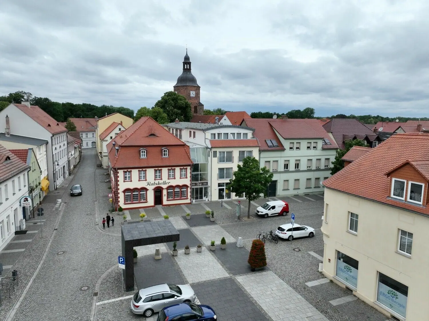Auf die Stadt Vetschau - hier eine Luftaufnahme mit Blick auf Altstadt und Marktplatz - kommen Sparzwänge in Millionenhöhe zu.