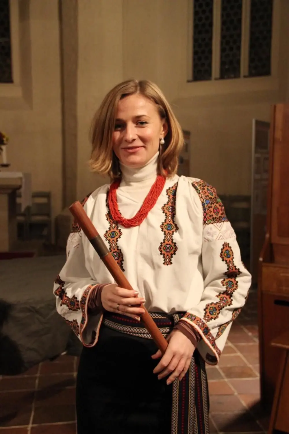 Boshena Korchynska ist eine ukrainische Flötistin, die mit ihrem Mann und drei Kindern in Lviv (Westukraine) lebt und derzeit Tarnanzüge für die Soldaten näht.