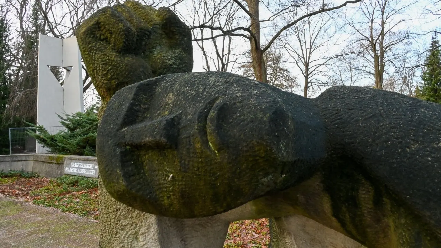 Der Ehrenhain für die Opfer des Faschismus auf dem Friedhof Weißwasser. Auch hier müsste etwas getan werden. Die Kosten: voraussichtlich sechsstellig.