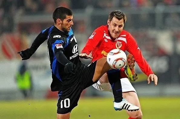 Mit dem FSV Frankfurt gastierte er auch im Stadion der Freundschaft (hier gegen Markus Brzenska/r.)